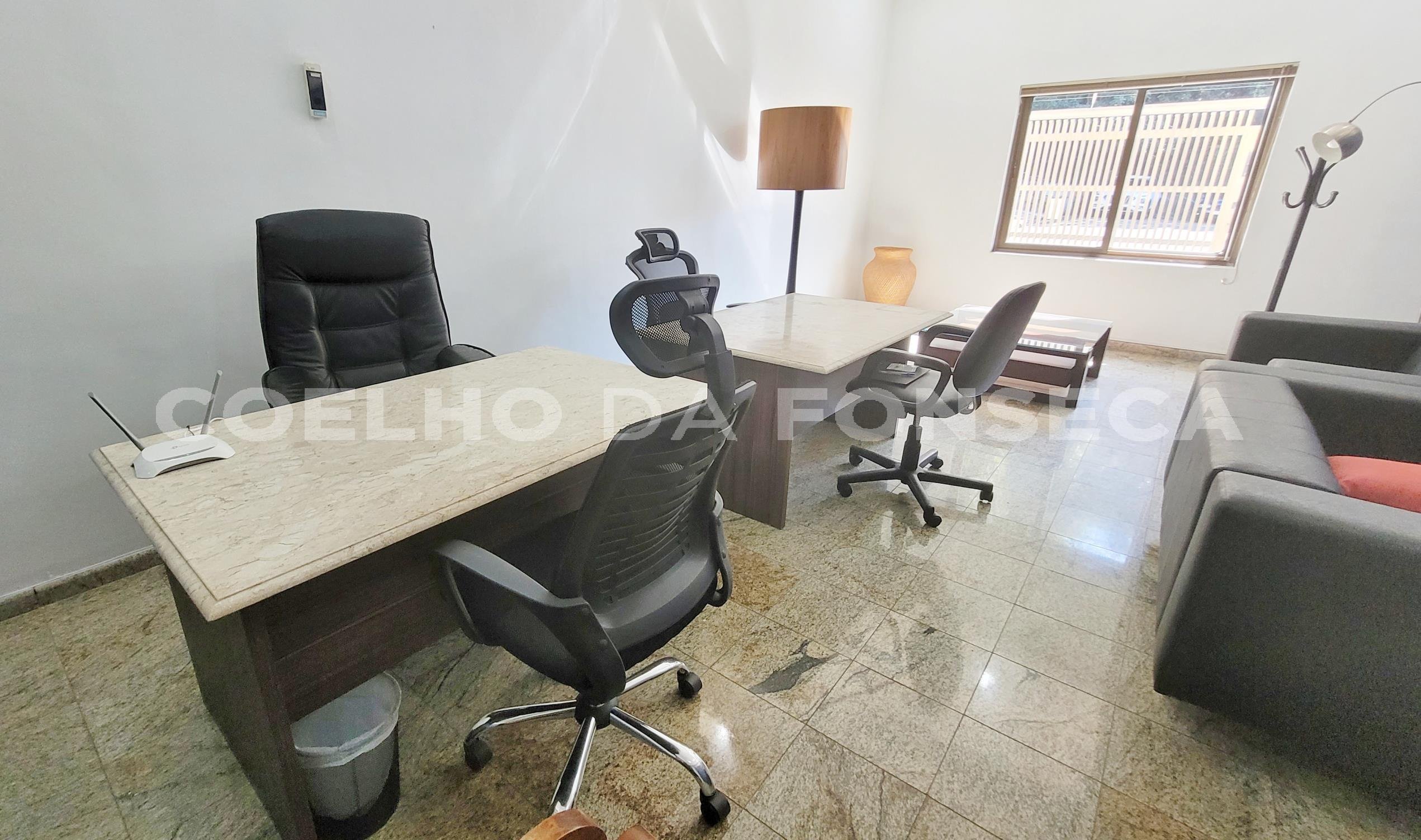 Escritótio comercial 1