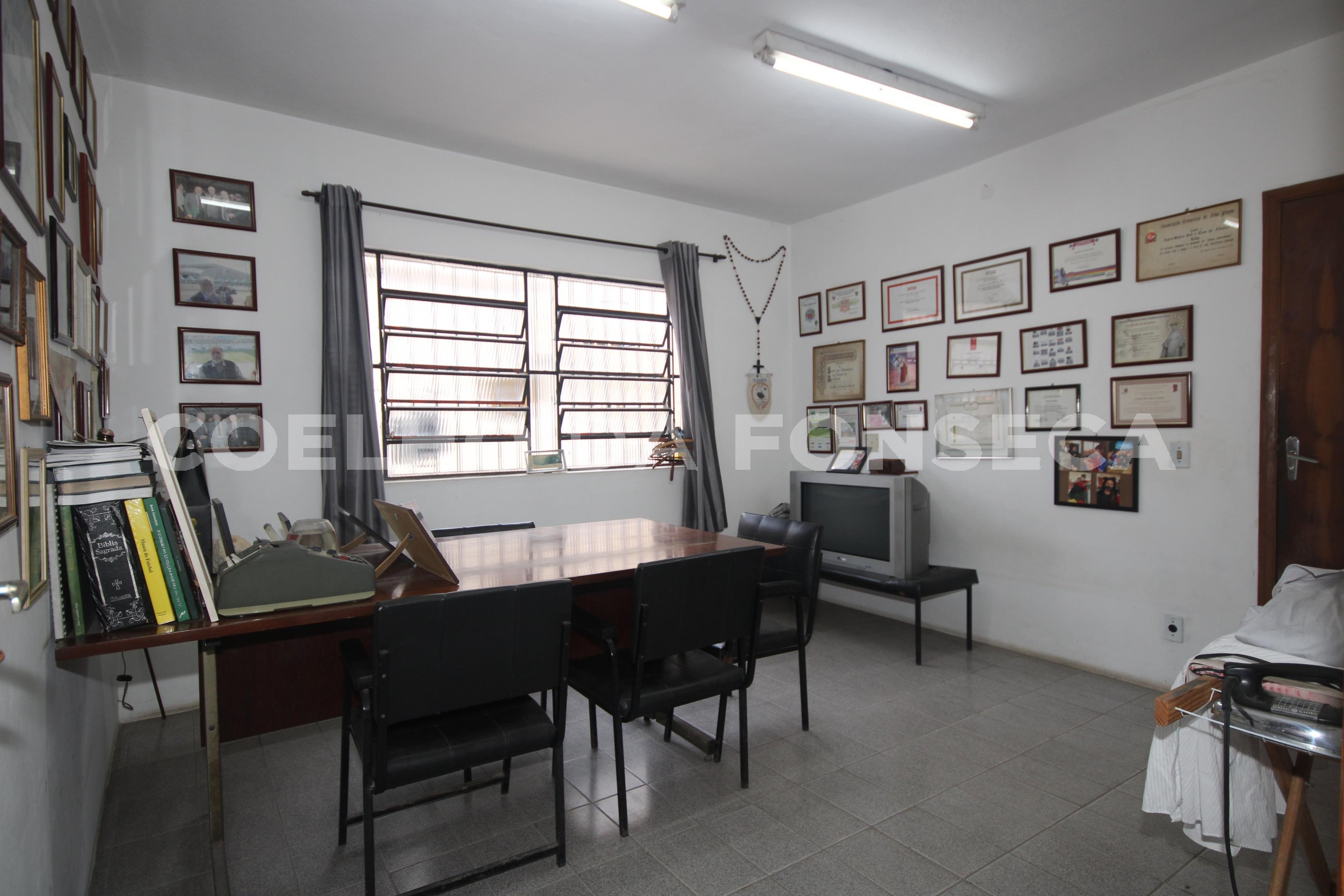 Escritótio comercial 1