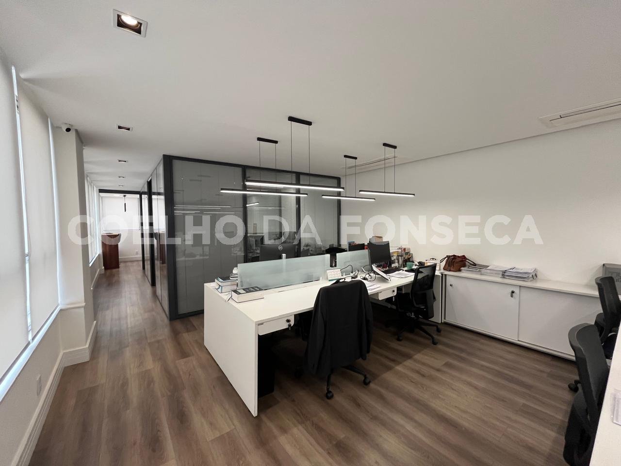 Escritótio comercial 1