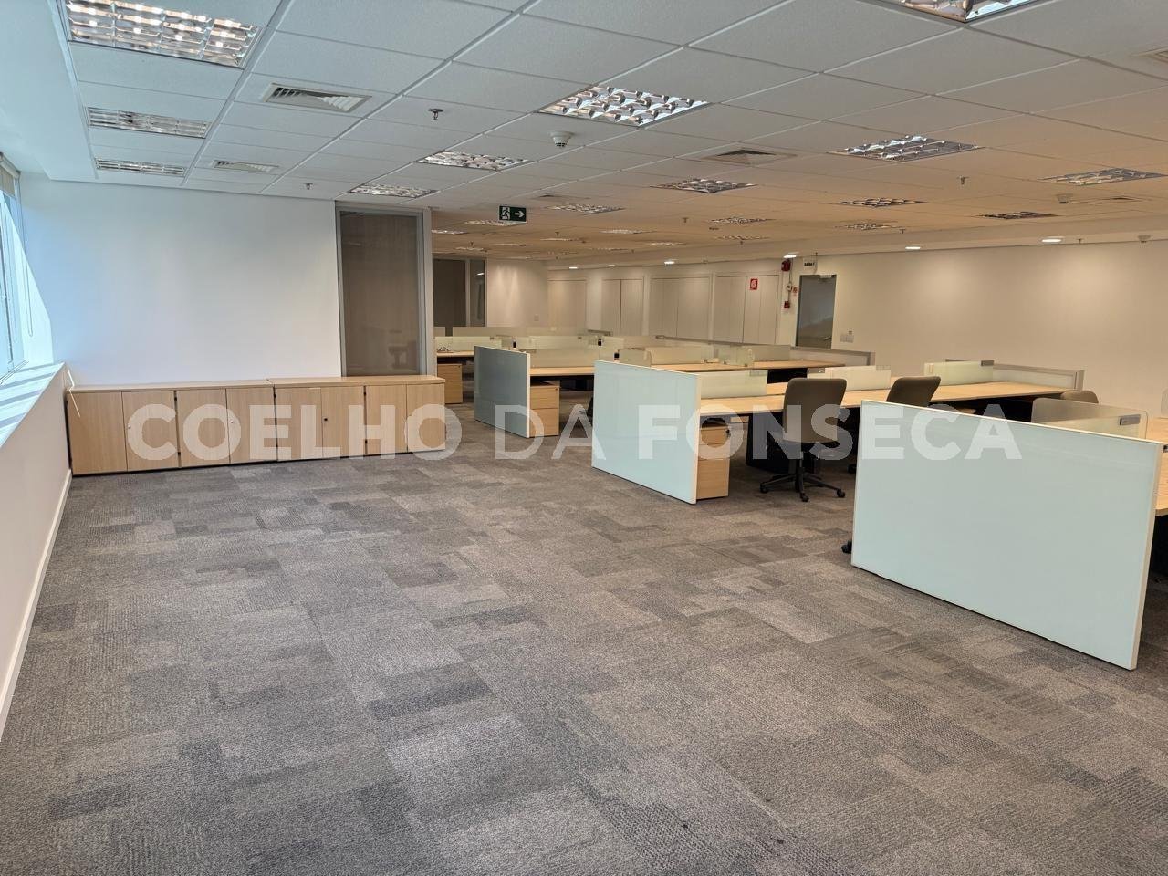 Escritótio comercial 1