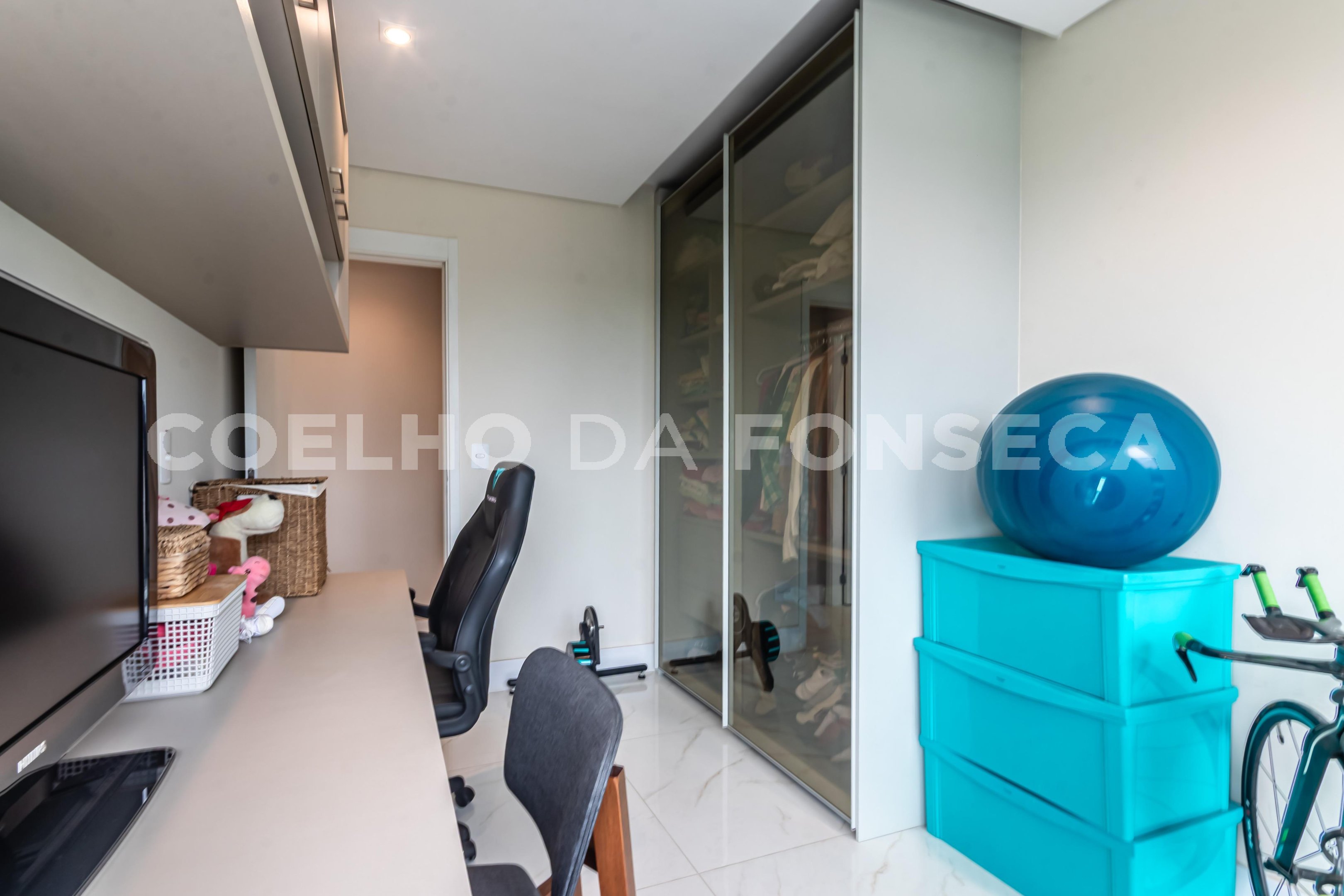 Escritótio comercial 1