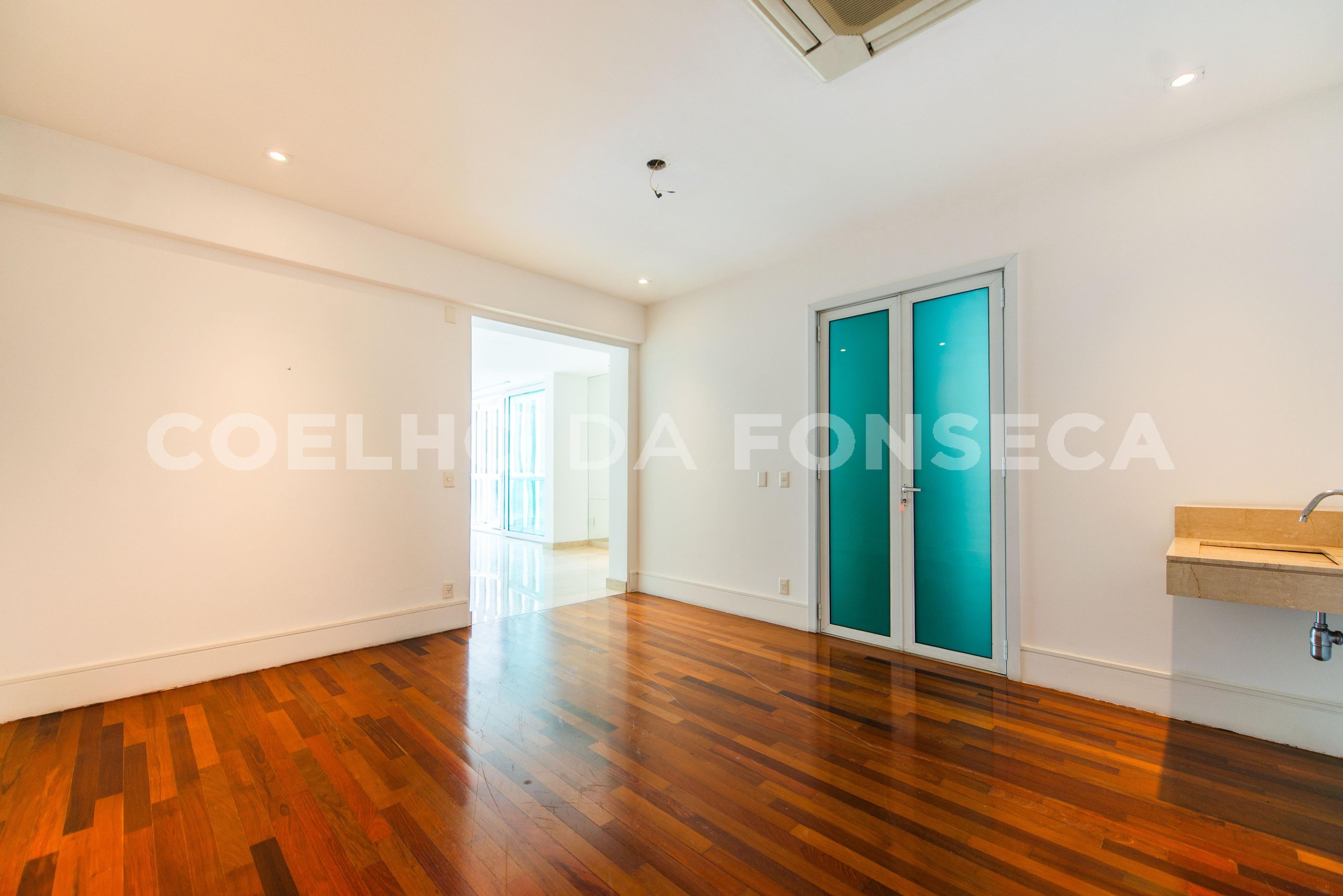 Sala (2)
